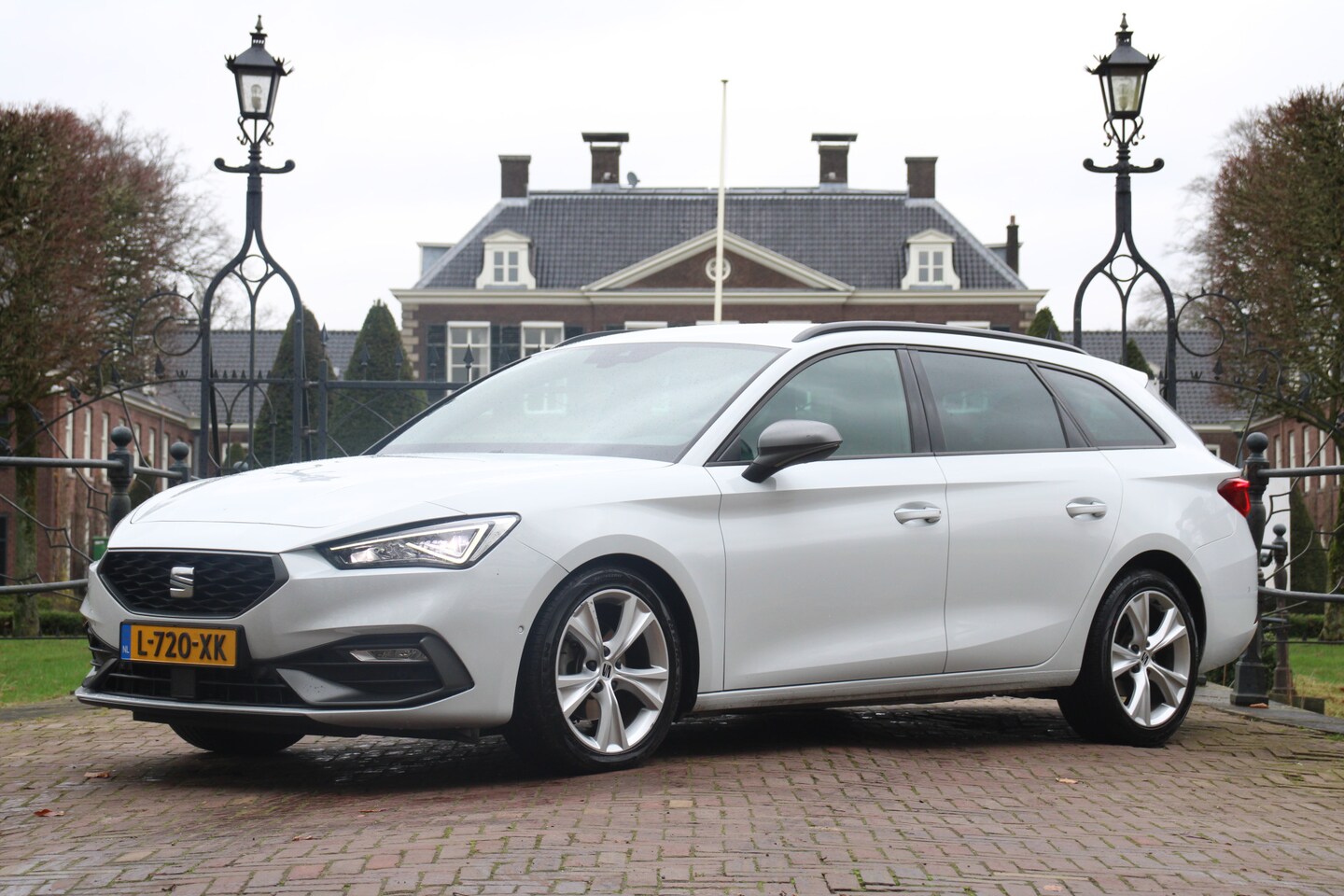 Seat Leon Sportstourer - 1.5 eTSI FR BUSINESS INTENSE | NL-AUTO! | SPORTSTOELEN | LEDER/STOF | NAVI | CAMERA | CLIM - AutoWereld.nl