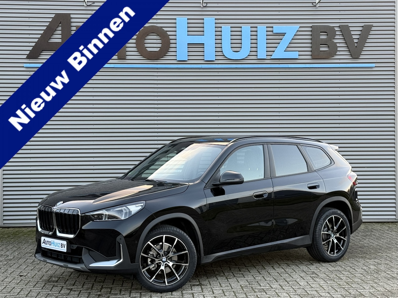 BMW X1 - sDrive18i Executive LED Keyless Entry Carplay Trekhaak Achteruitrijcamera 19 Inch - AutoWereld.nl