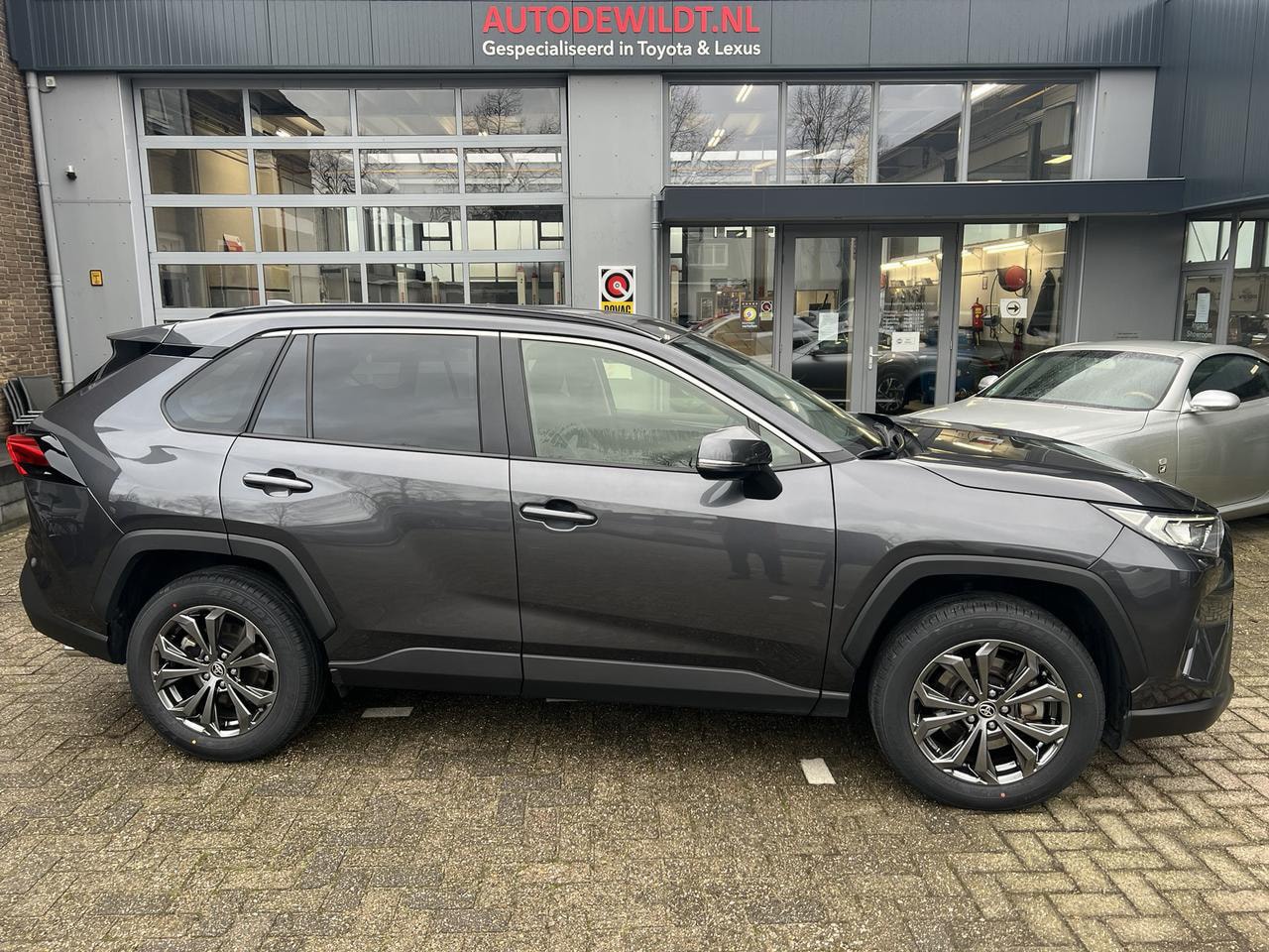 Toyota RAV4 - 2.5 Hybrid Business A/T + FABRIEKSGARANTIE - AutoWereld.nl