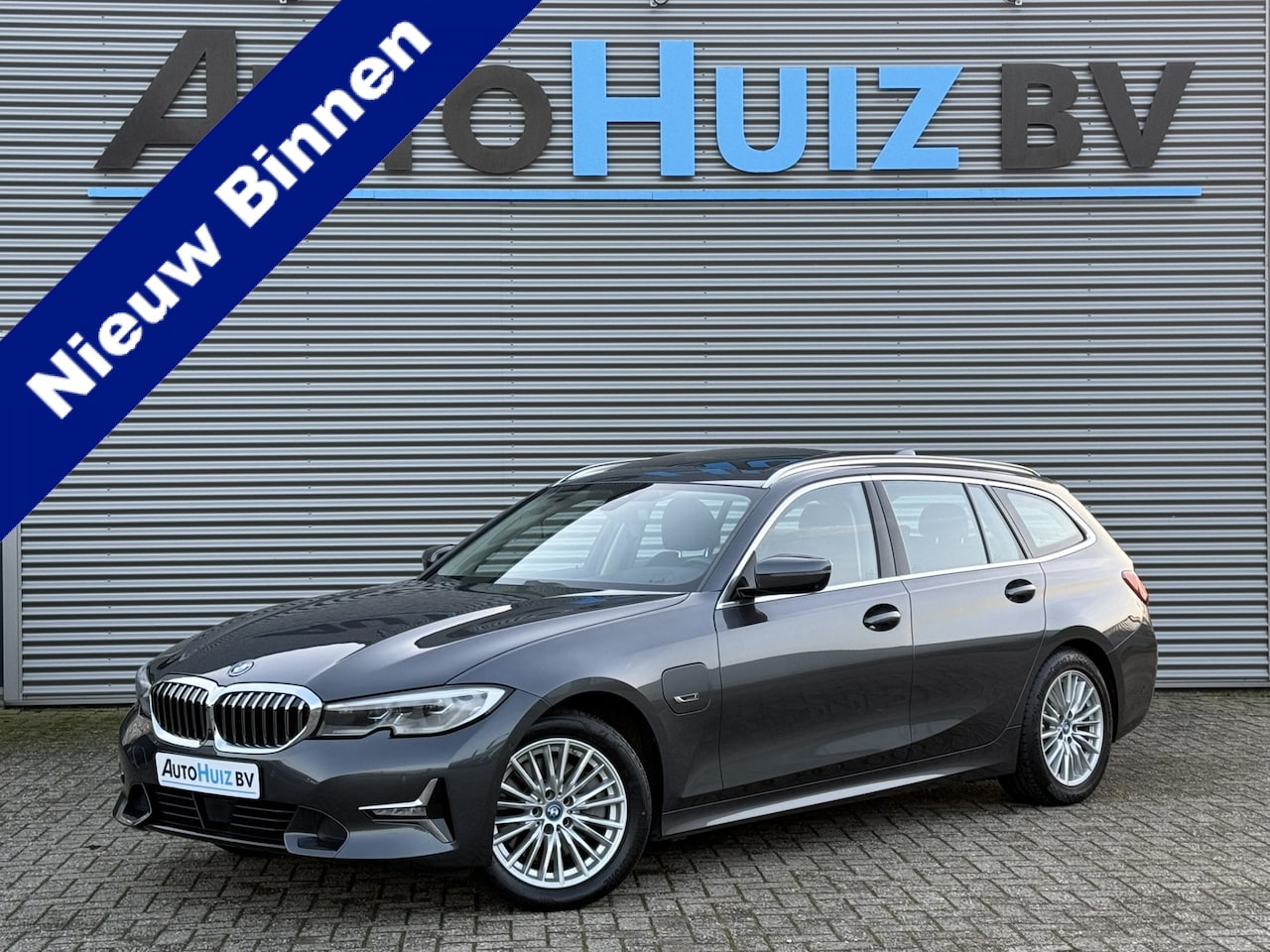 BMW 3-serie Touring - 320e Luxury Line Head Up ACC Innovatie pakket Laser licht Panoramadak Trekhaak - AutoWereld.nl