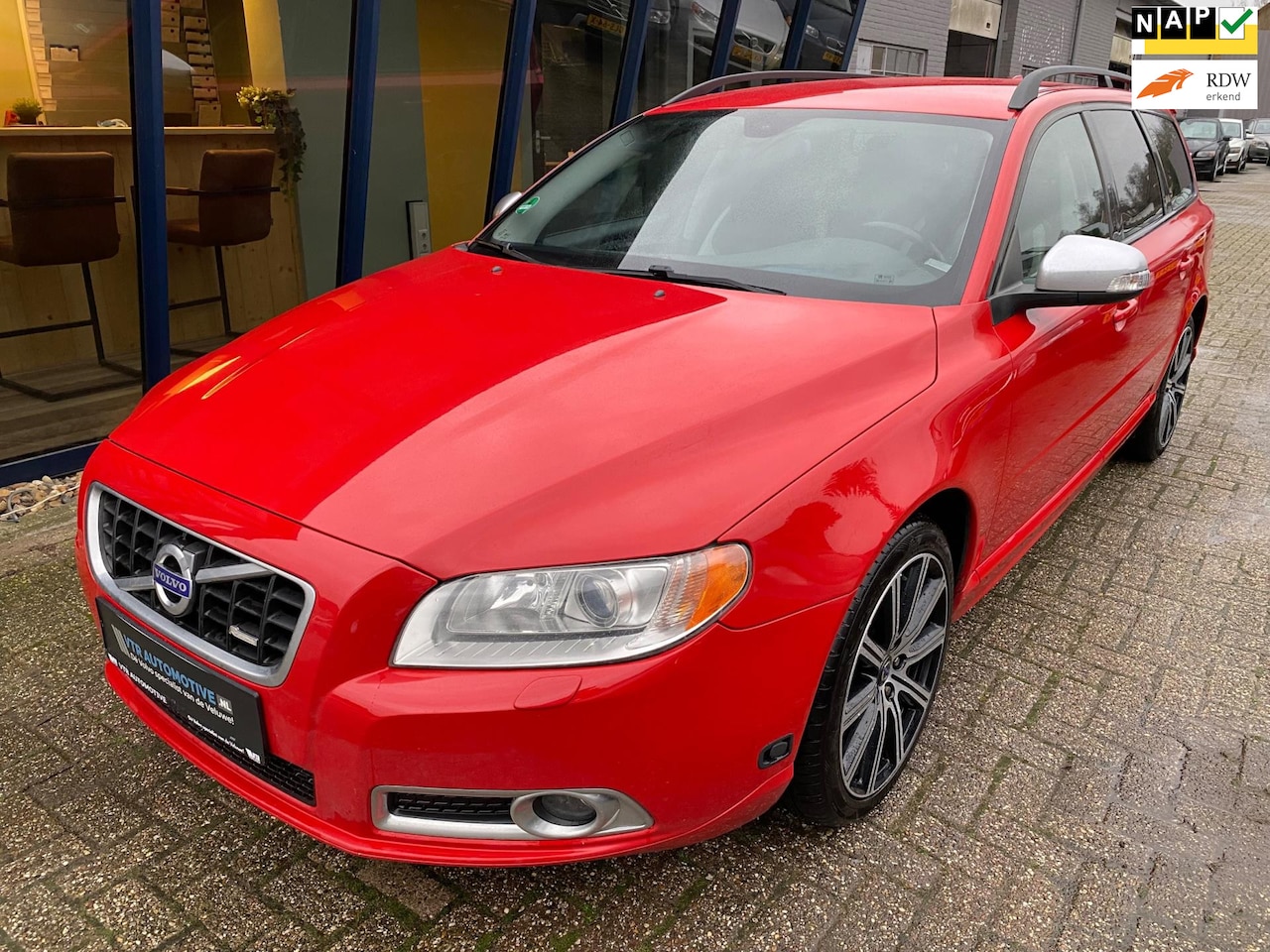 Volvo V70 - 2.5FT R-Design 230PK Automaat LEER / XENON / PDC / TREKHAAK - AutoWereld.nl