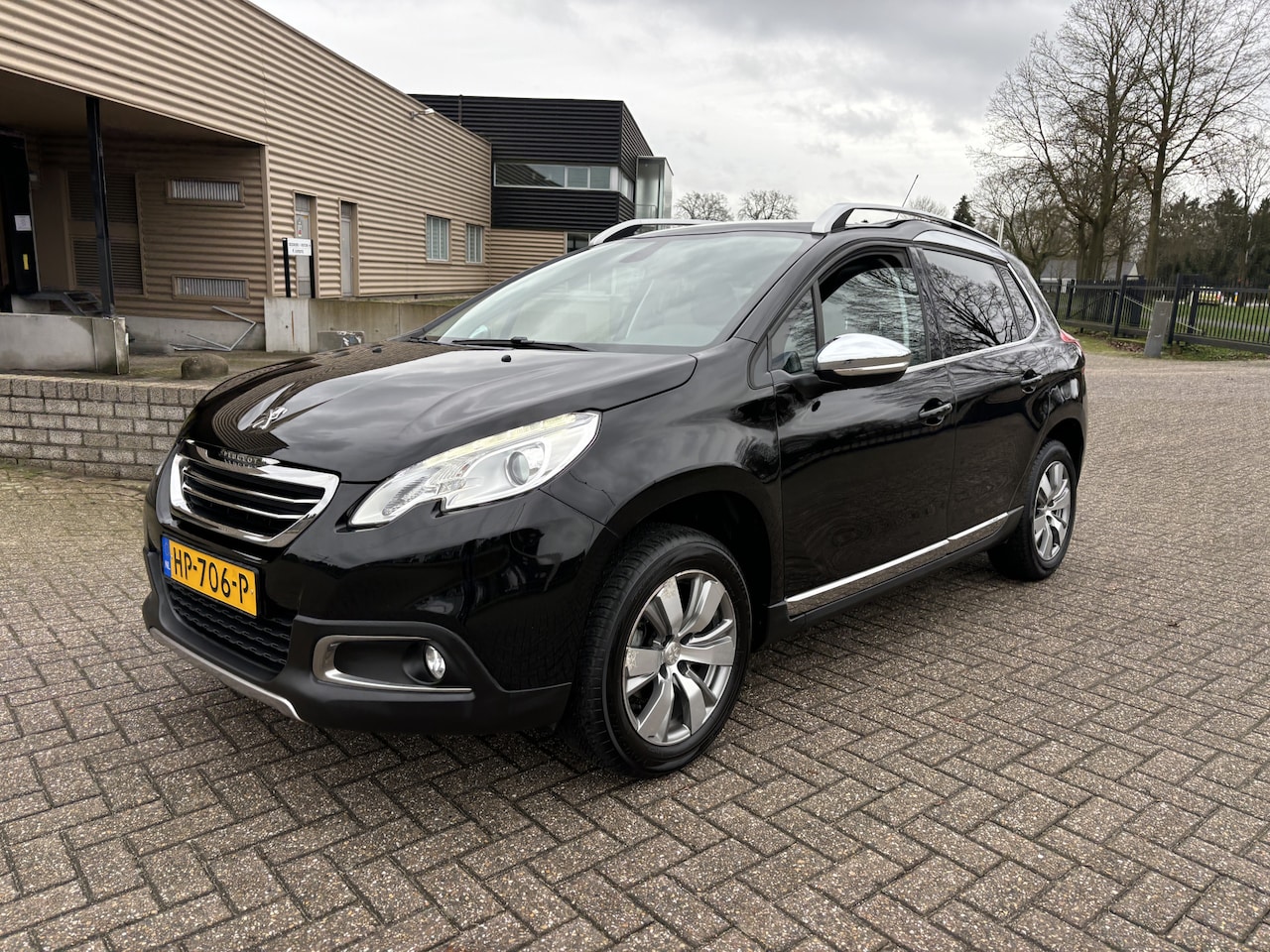 Peugeot 2008 - 1.2 PureTech Allure [ Fm navi,panodak,ecc,cruise,lmv ] - AutoWereld.nl