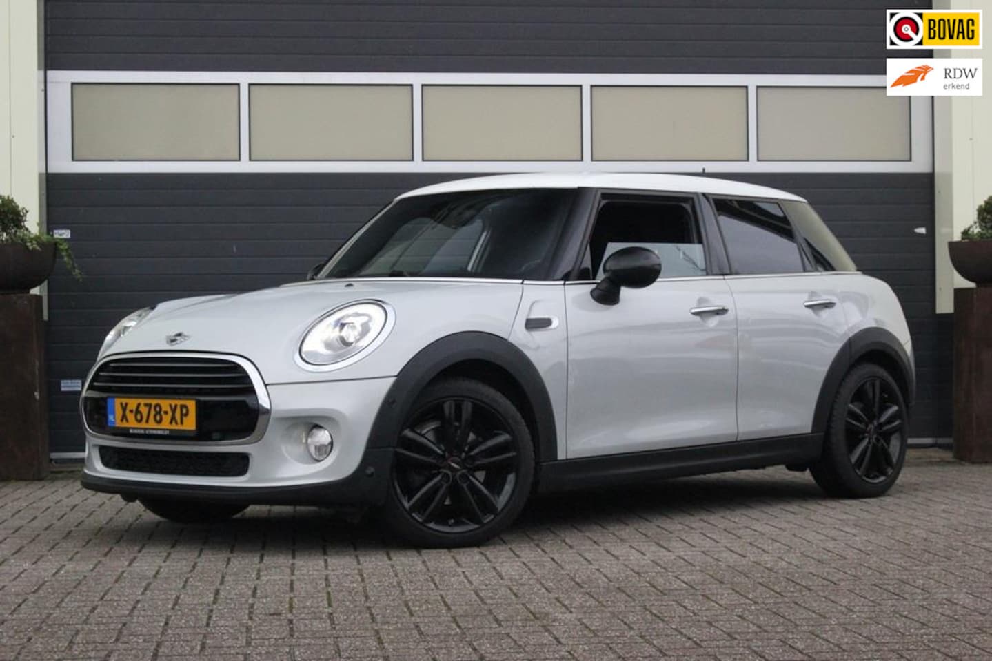 MINI Cooper - Mini 1.5 Chili Serious Business | H/K | Navigatie | - AutoWereld.nl