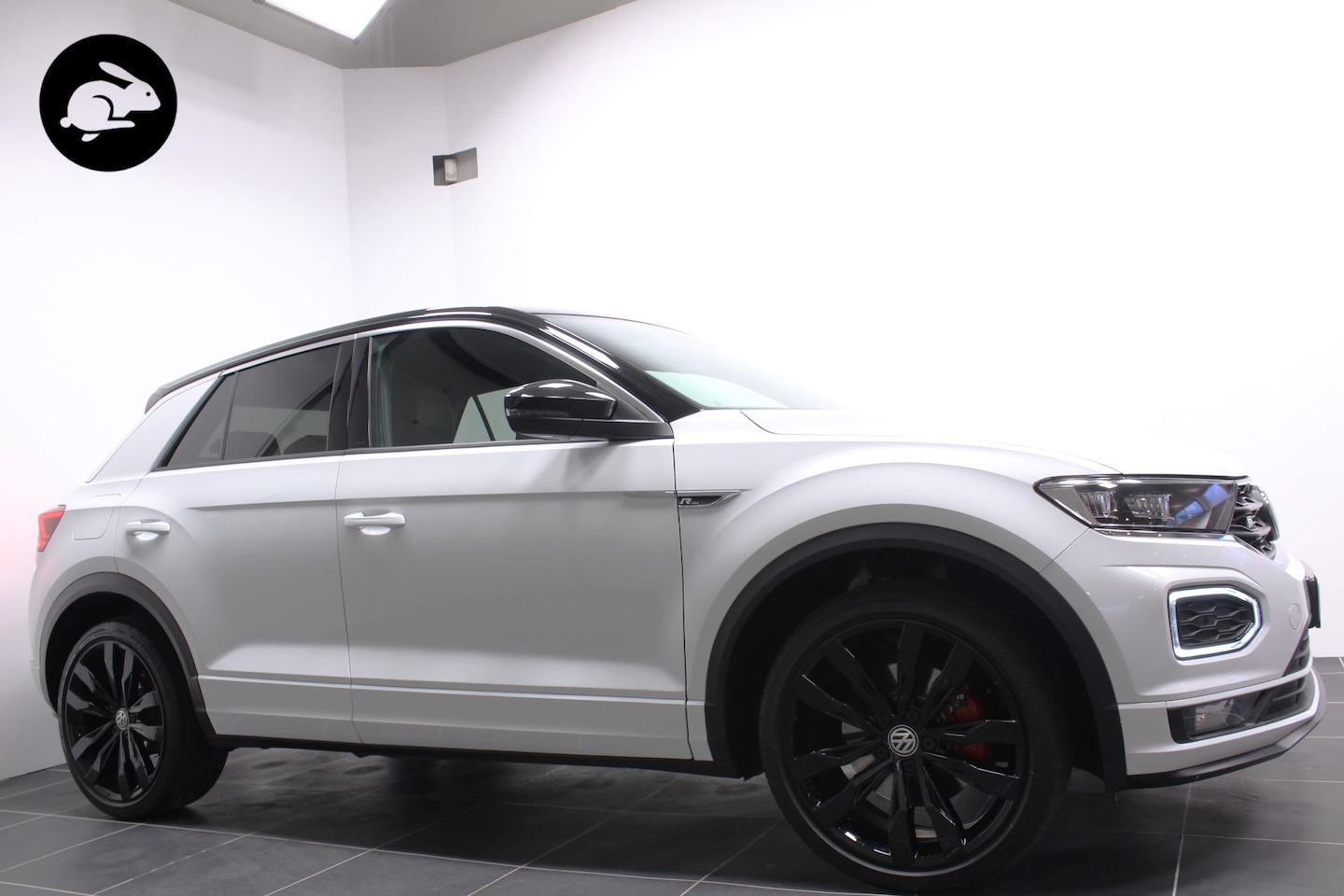 Volkswagen T-Roc - 1.5 TSI 2x R-Line *Black ed*/Trekhaak/Virtual display/Camera/19 inch - AutoWereld.nl