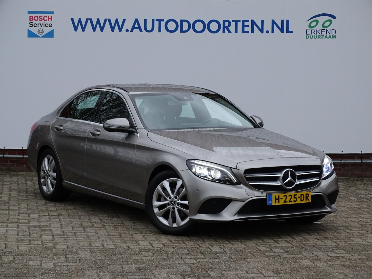 Mercedes-Benz C-klasse - 180 Premium Pack|CAM|CAR-PLAY|STOELVERWARMING - AutoWereld.nl