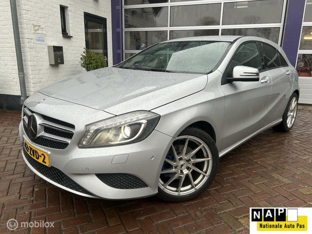 Mercedes-Benz A-klasse - 180 Ambition * NAVIGATIE * PDC V EN A * - AutoWereld.nl