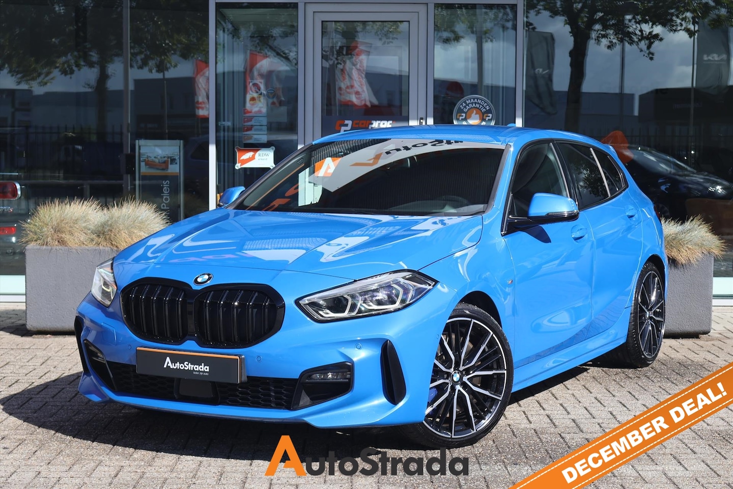 BMW 1-serie - (f40) 118i M-Sport 140PK AUT | Carplay I Misano Blue I Navi I Camera I Kuipstoel - AutoWereld.nl