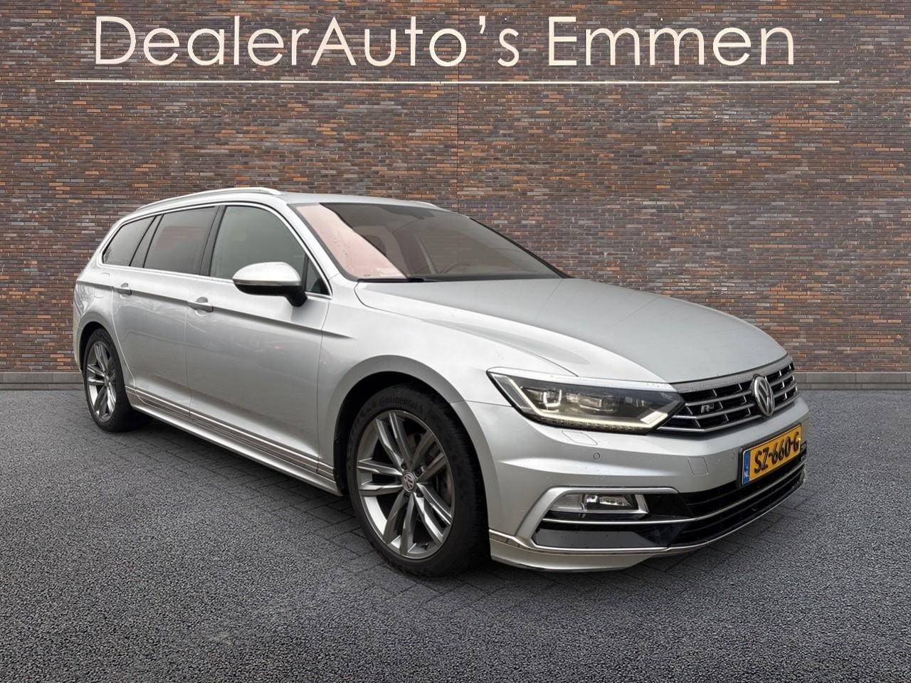 Volkswagen Passat Variant - 1.4 TSI R-LINE PANODAK LEDER NAVIGATIE LED LMV - AutoWereld.nl