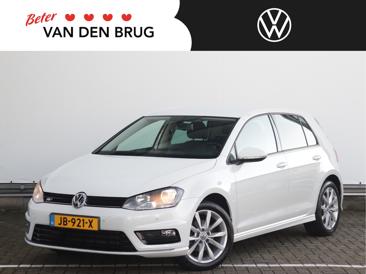 Volkswagen Golf - 1.2 TSI Highline 110pk | R-Line Exterieur | Camera | Climate Control | PDC | - AutoWereld.nl