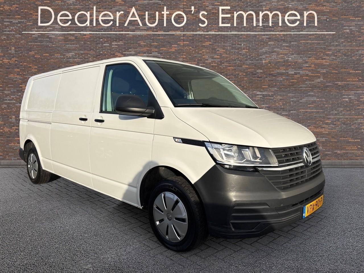 Volkswagen Transporter - 2.0 TDI L2H1 AIRCO NAVIGATIE CRUISE 69000KM! - AutoWereld.nl