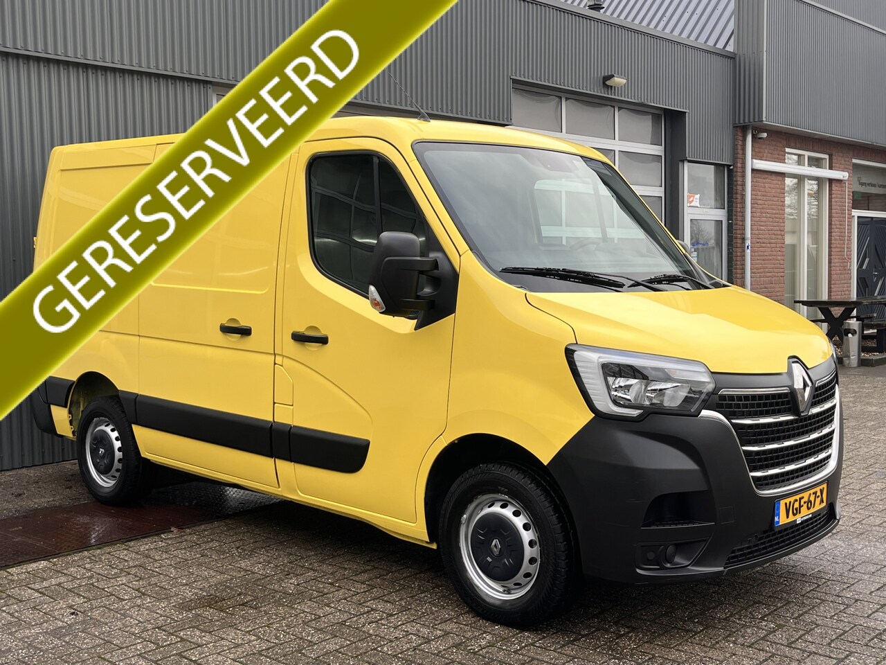 Renault Master - T28 2.3 dCi 135 L1H1 Airco Cruise controle Trekhaak 2500kg trekgewicht Achteruitrijcamera - AutoWereld.nl