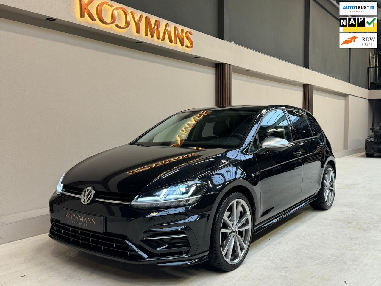 Volkswagen Golf - 1.4 TSI Highline R-LINE MATRIX LEDER CARPLAY SFEER MAXTON R-LOOK STOELVERW CAMERA PDC - AutoWereld.nl