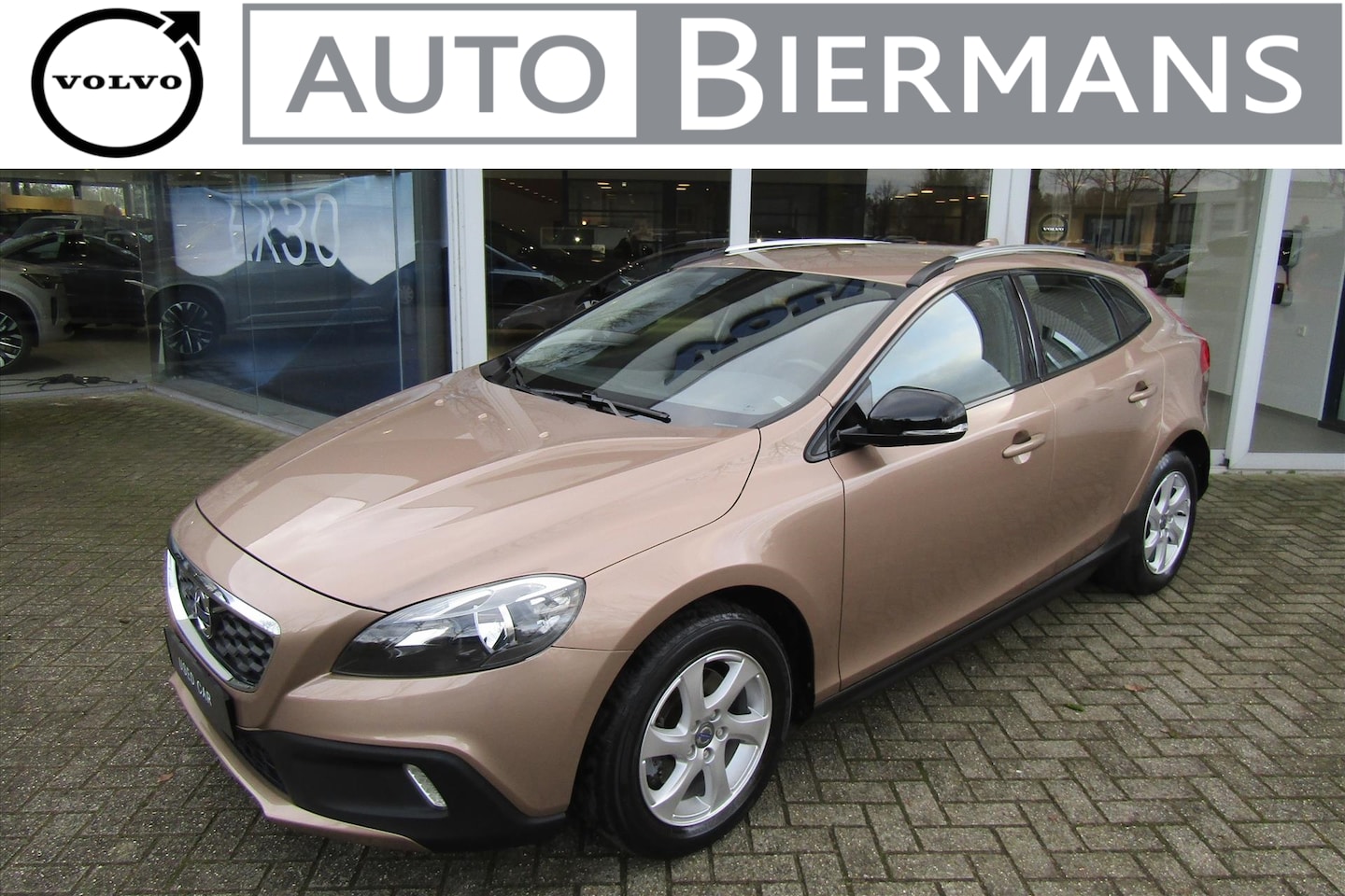 Volvo V40 Cross Country - 1.6 T4 Momentum 1.6 T4 180PK Momentum - AutoWereld.nl