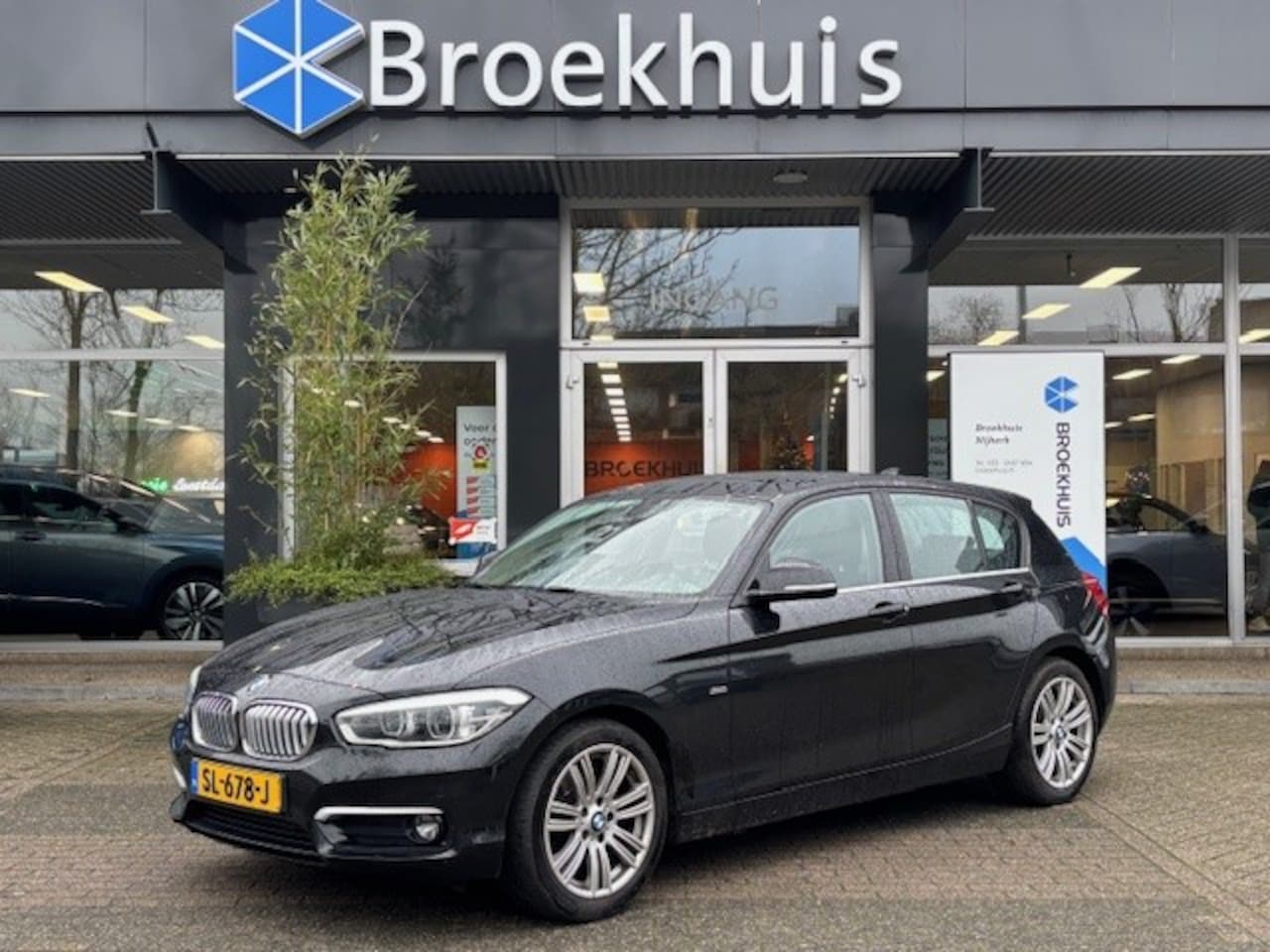 BMW 1-serie - 118i Executive Automaat | TREKHAAK | SCHUIFDAK | NAVI | STOELVERWARMING | - AutoWereld.nl