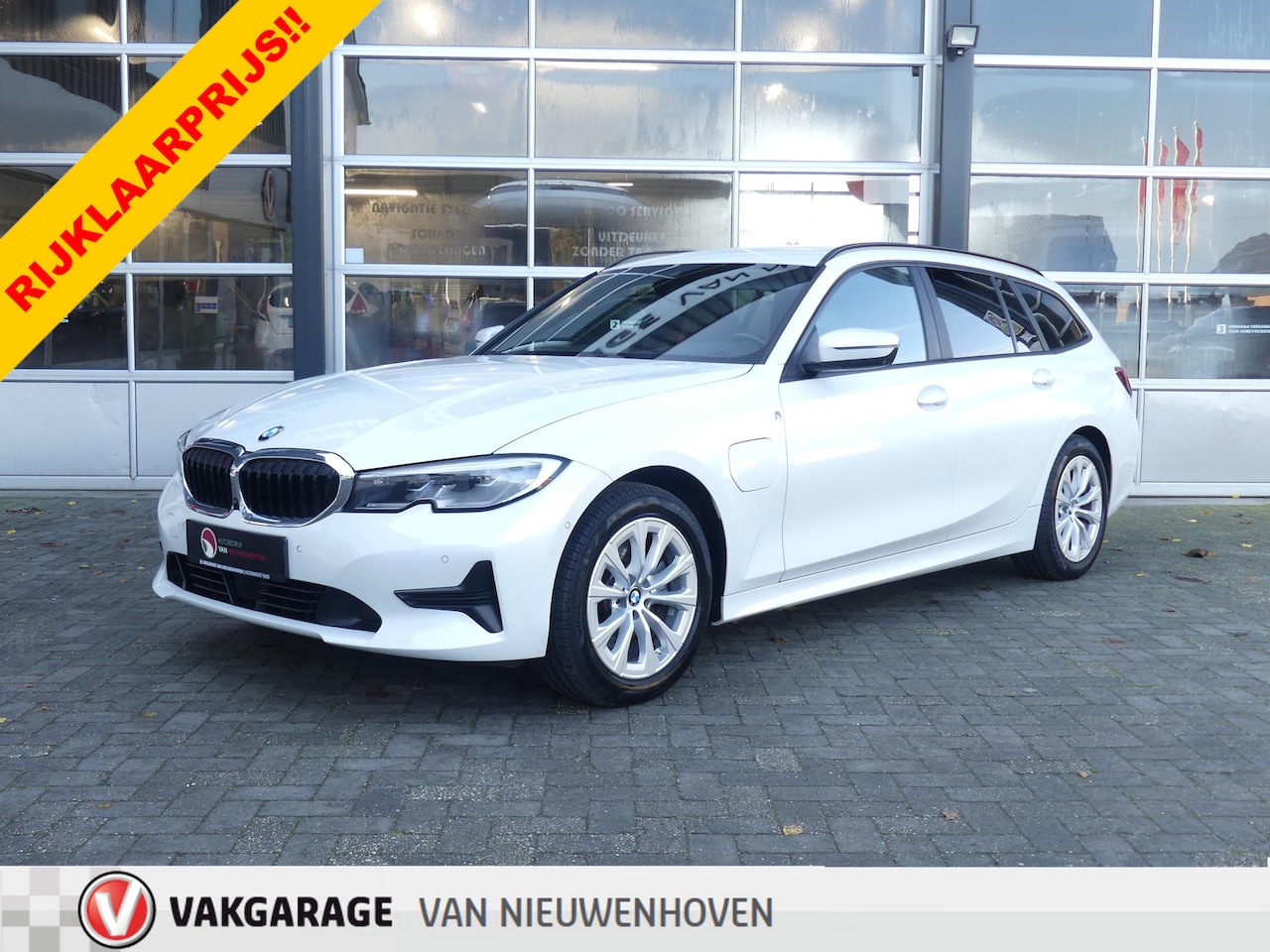 BMW 3-serie Touring - 320e High Executive 320e High Executive - AutoWereld.nl