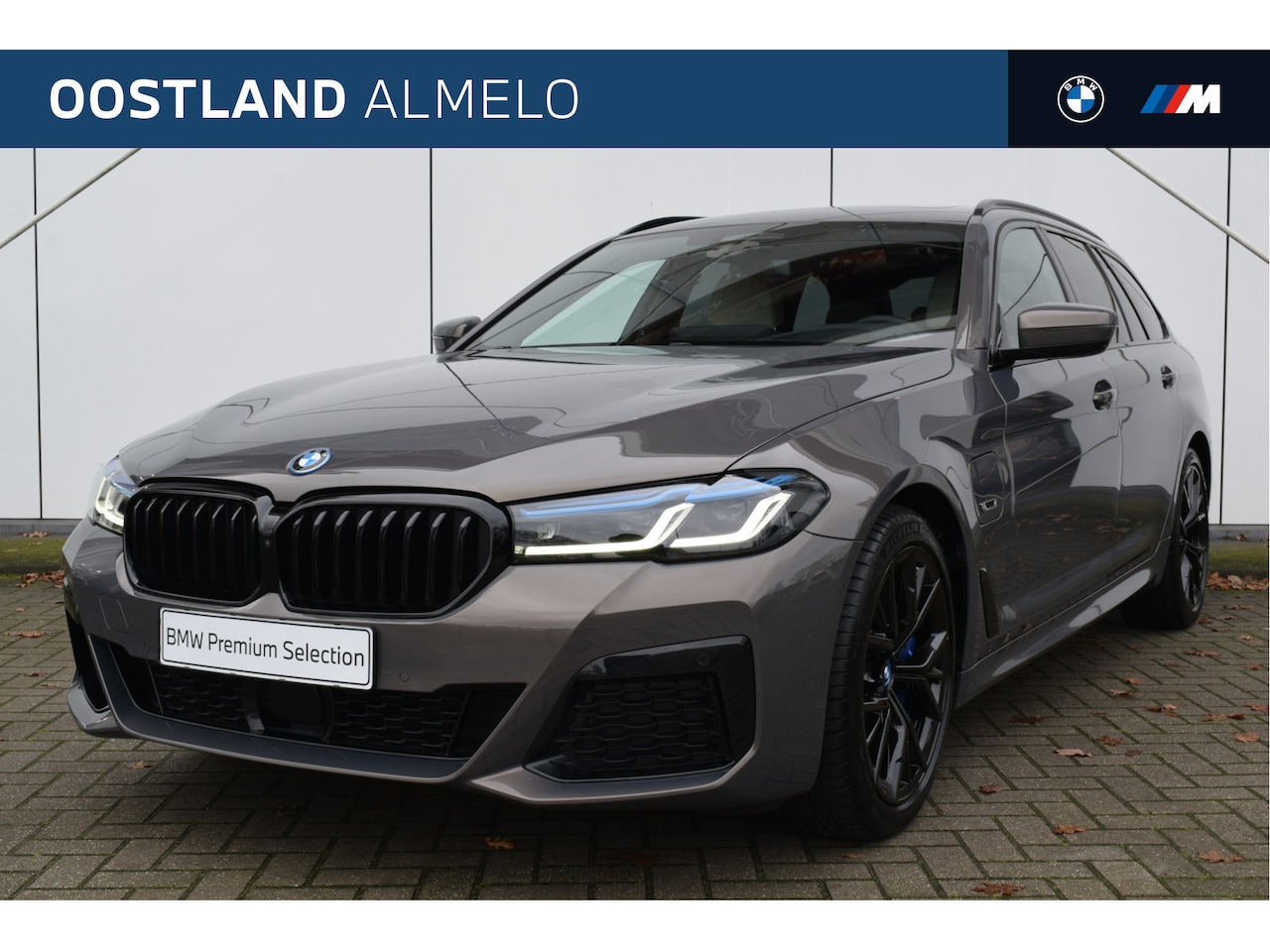 BMW 5-serie Touring - 530e xDrive High Executive M Sport Automaat / Panoramadak / Laserlight / Head-Up / Parking - AutoWereld.nl