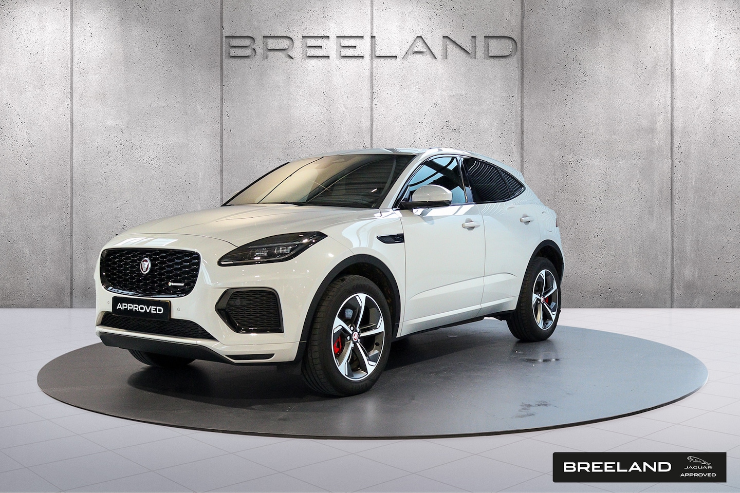 Jaguar E-Pace - P300e R-Dynamic SE | Panoramadak | Cold Climate Pack - AutoWereld.nl