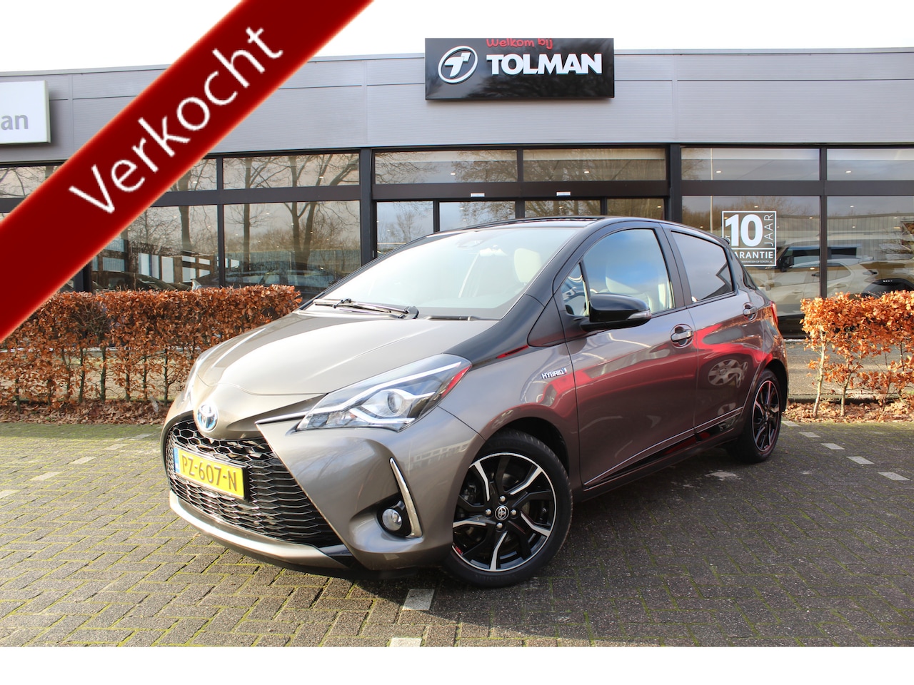 Toyota Yaris - 1.5 Hybrid Bi-Tone | Rijklaar | 'Trekhaak' | Navi | Clima | Cruise | Camera | NL-auto | De - AutoWereld.nl