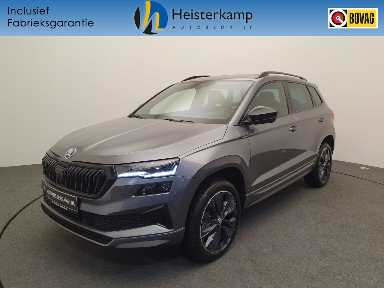 Skoda Karoq - 1.5 TSI 150pk DSG/AUT Sportline Wegklapbare trekhaak, Panoramadak, ACC - AutoWereld.nl