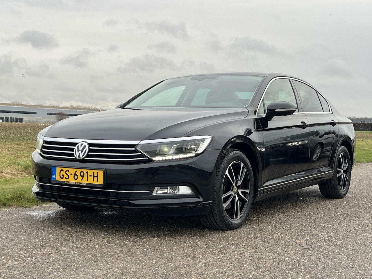 Volkswagen Passat - 1.6 TDI DSG|NAVI|XENON|MASSAGE|ACC|17'' - AutoWereld.nl