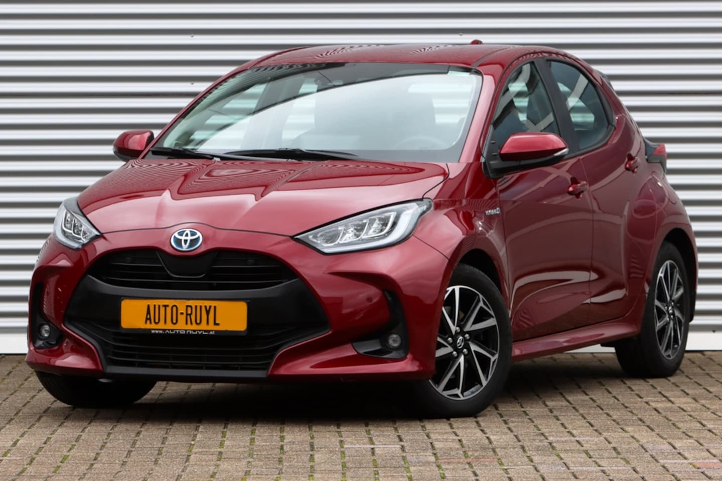 Toyota Yaris - 1.5 Hybrid Iconic Navi / Head-up / Carplay - AutoWereld.nl