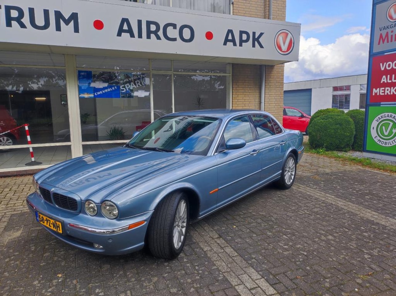 Jaguar XJ - 3.0 V6 AUTOMAAT,zuinig+slechts 1500 kg. - AutoWereld.nl