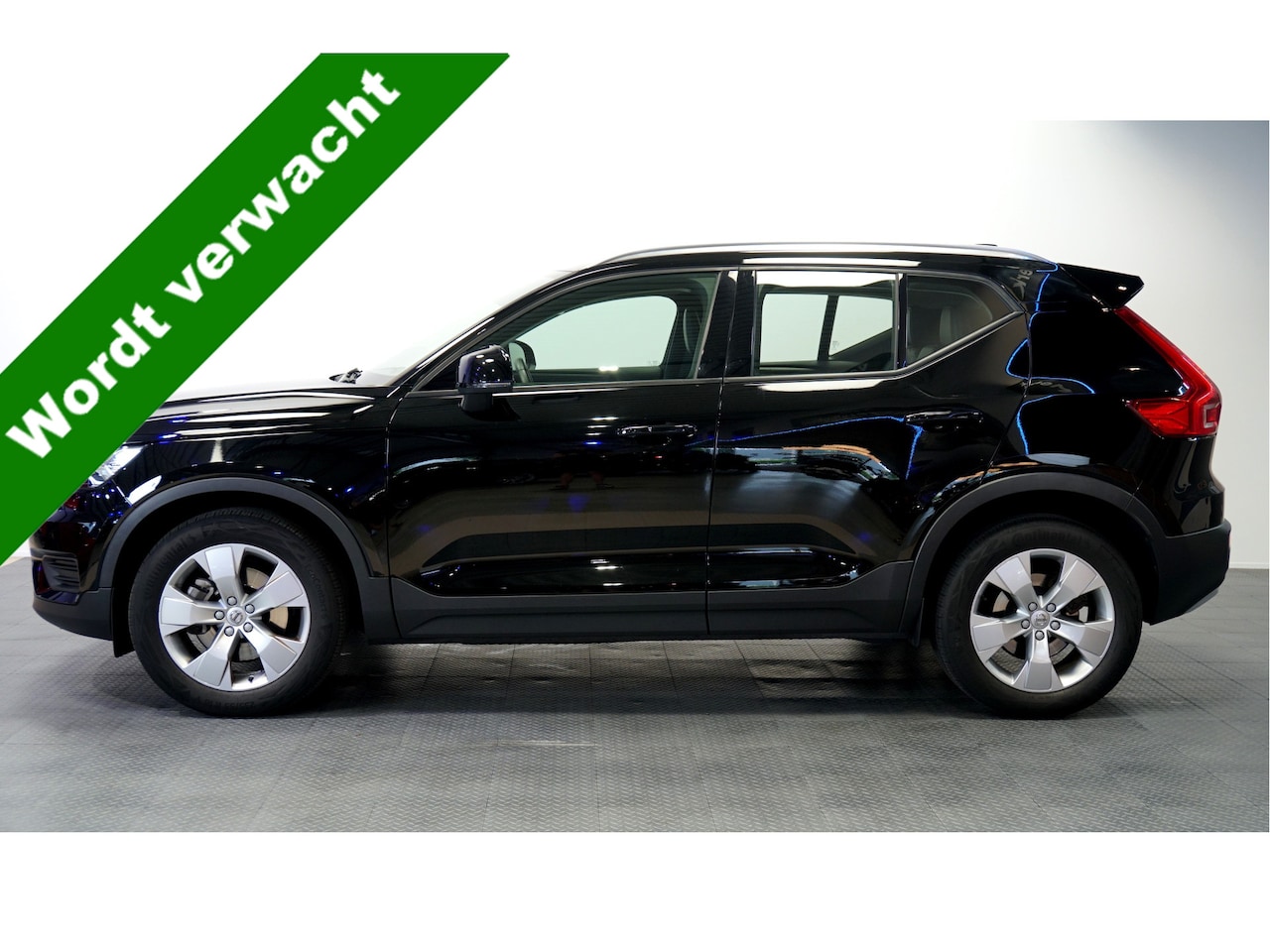 Volvo XC40 - 2.0 D3 AWD 110kW/150pk Aut8 Momentum Pro LED KOPLAMPEN + LANE ASSIST + LEER + STOELVERWARM - AutoWereld.nl