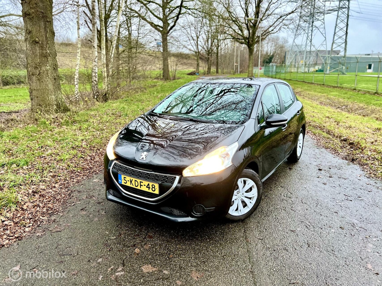 Peugeot 208 - 1.2 VTi Zwart 5drs Airco Touchscreen NAP ✅ - AutoWereld.nl