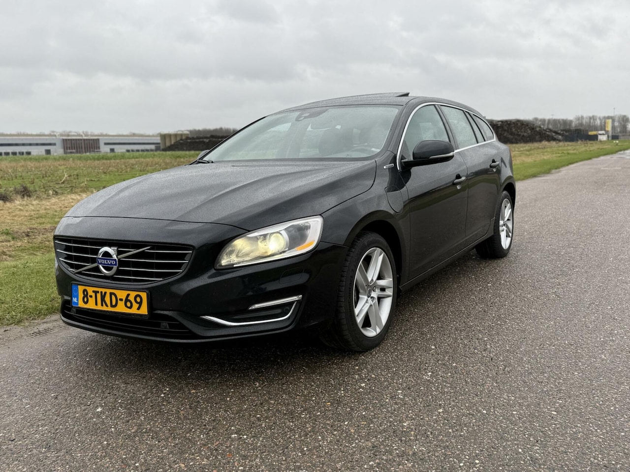 Volvo V60 - 2.4 D6 AWD Plug-In Hybrid Summum|PANO|TREKHAAK|17' - AutoWereld.nl