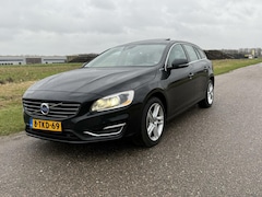 Volvo V60 - 2.4 D6 AWD Plug-In Hybrid Summum|PANO|TREKHAAK|17'