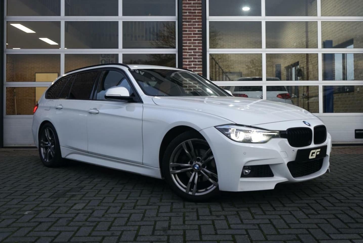 BMW 3-serie Touring - 318i M Sport Leer Navi Cruise NAP - AutoWereld.nl