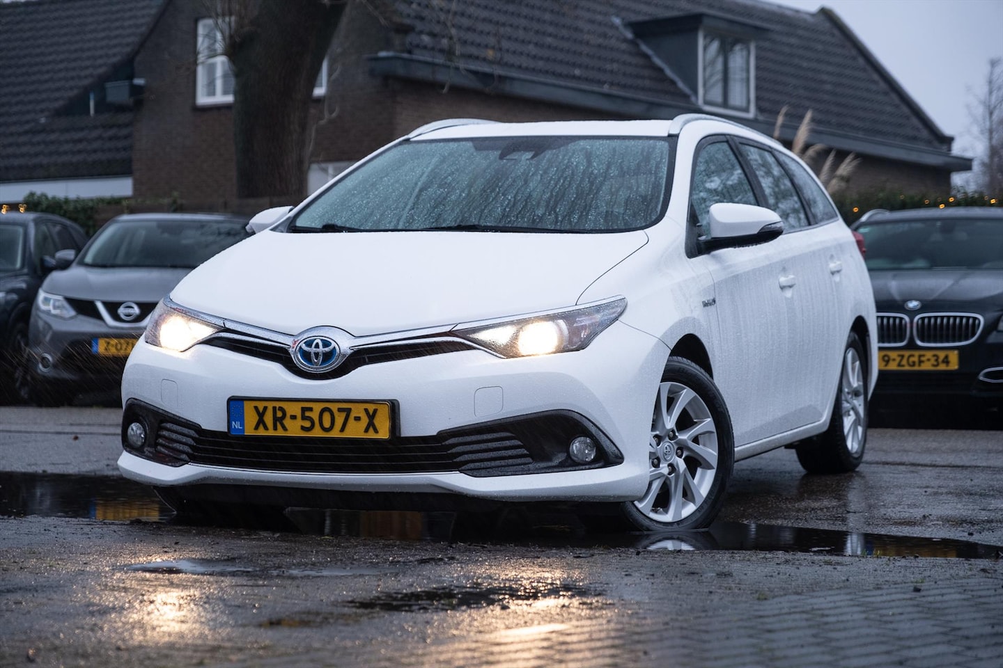 Toyota Auris Touring Sports - 1.8 Hybrid 136pk CVT Aspiration bovag garantie rijklaar - AutoWereld.nl