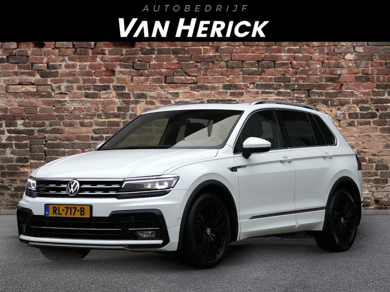 Volkswagen Tiguan - 1.4 TSI 150PK R-Line | ACC | Open-Dak | Leder | Camera | Virtual Cockpit - AutoWereld.nl