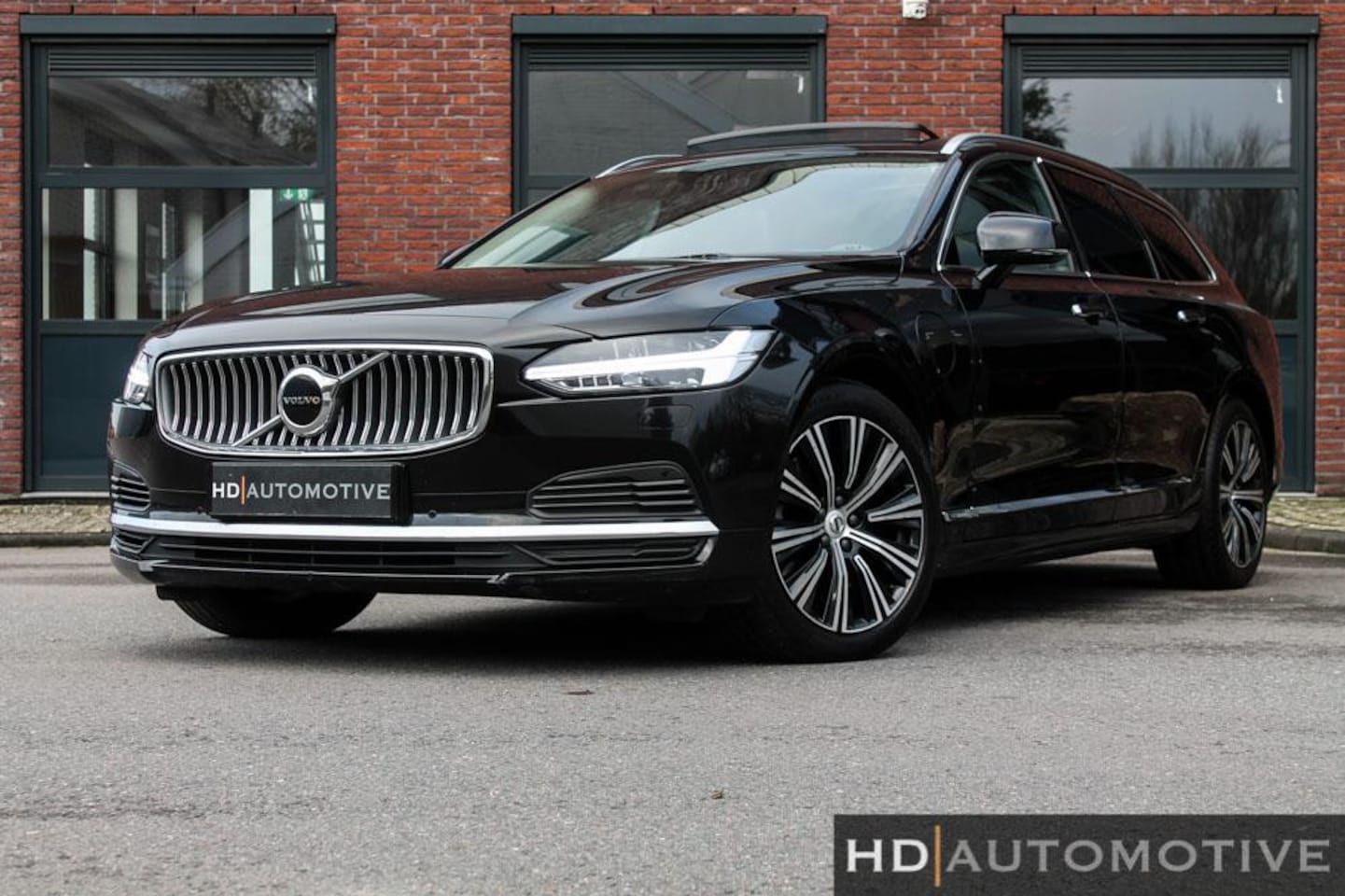 Volvo V90 - 2.0 T8 AWD 390PK Inscription PANO|TREKHAAK|H/K|NAP! - AutoWereld.nl