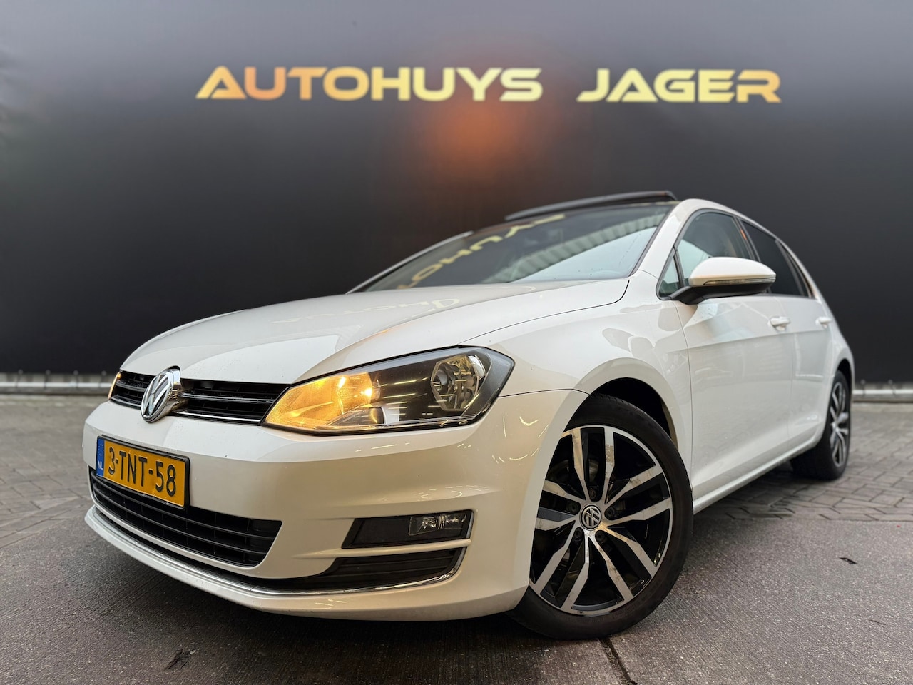 Volkswagen Golf - 1.4 TSI Highline MassageStoelen Pano NL NAP - AutoWereld.nl