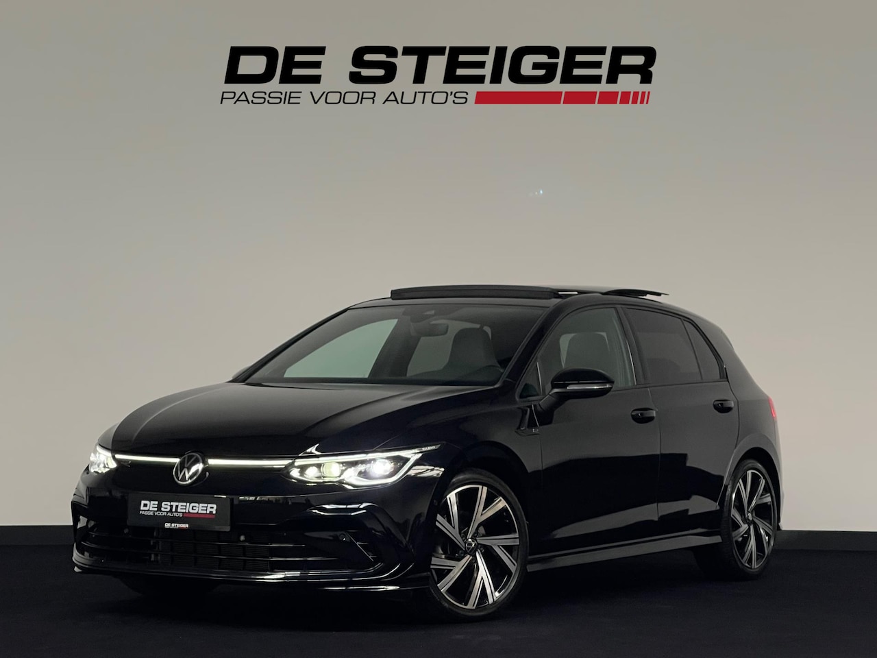 Volkswagen Golf - 1.5 eTSI R-Line Pano Keyless Sfeer Blindspot - AutoWereld.nl