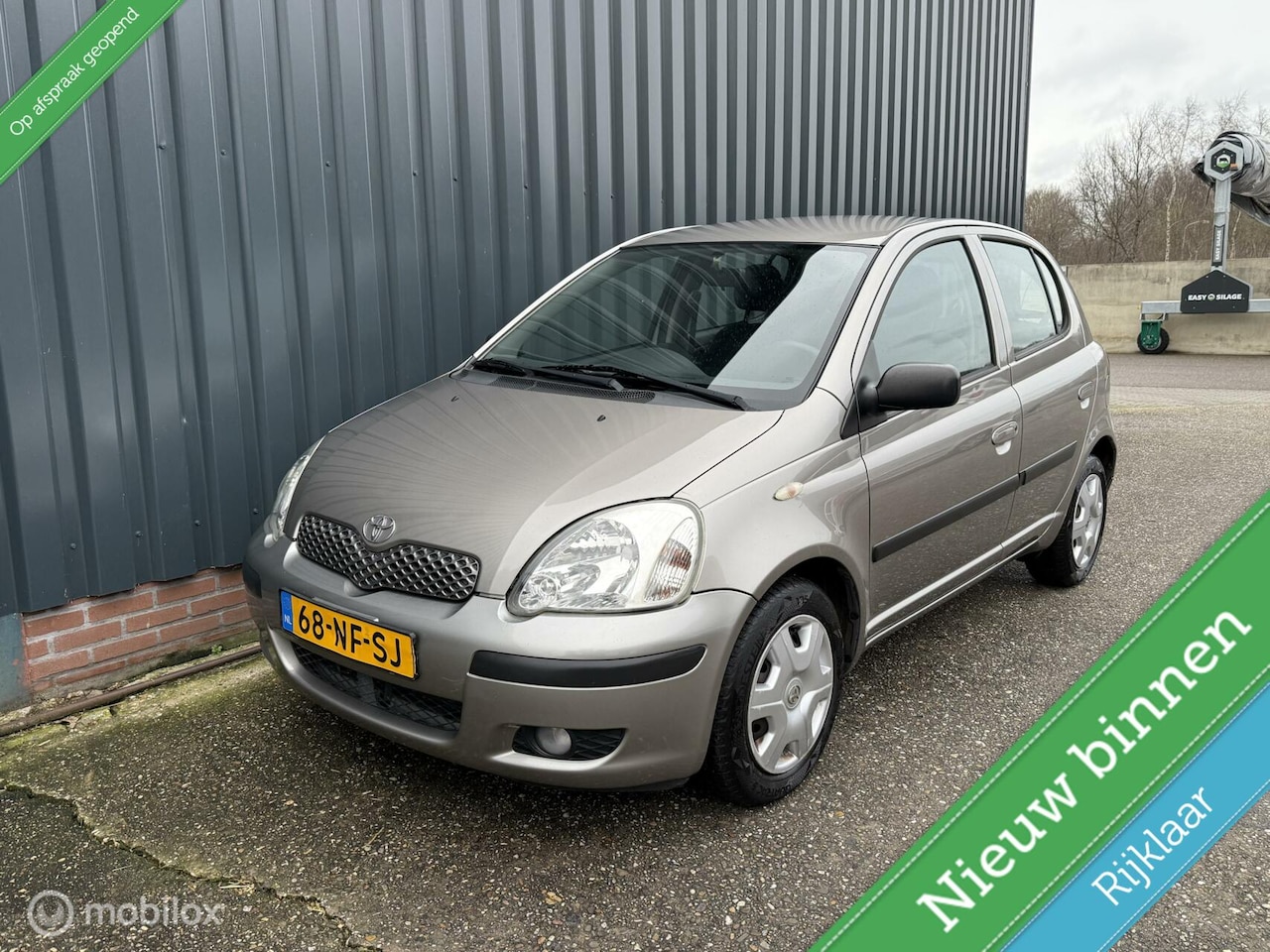 Toyota Yaris - 1.3 VVT-i Luna NAP/AIRCO/5DEURS/LAGE KM-STAND - AutoWereld.nl