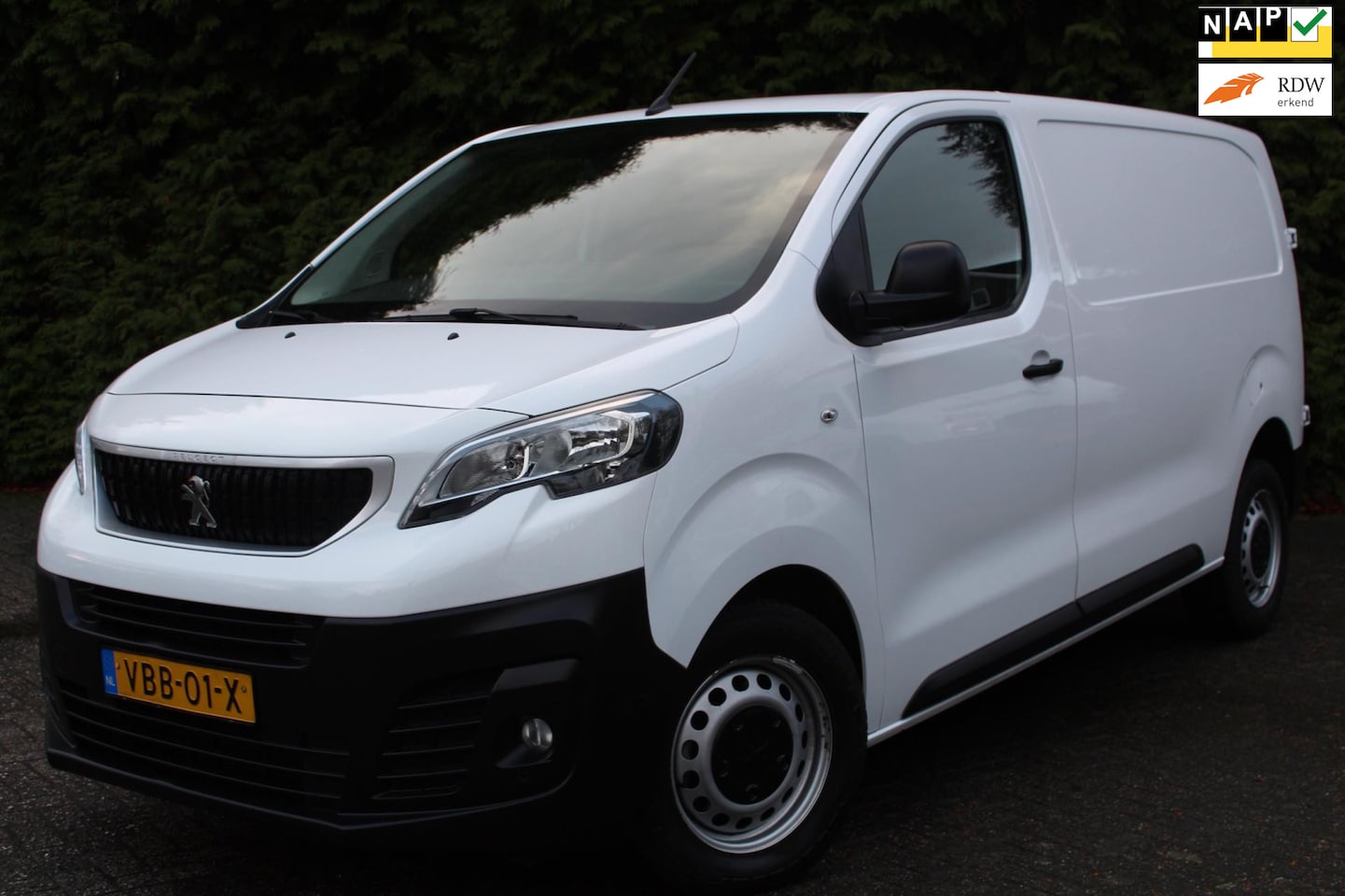 Peugeot Expert - 2.0 BlueHDI 120 Standard Premium 122PK | Airco|Parkeersensoren|Trekhaak|NAVI|Cruise Contro - AutoWereld.nl