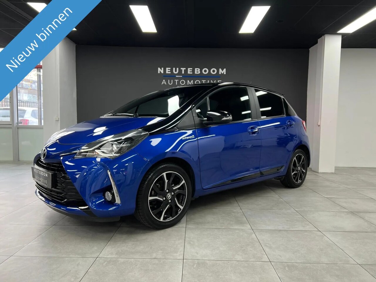 Toyota Yaris - 1.5 Hybrid Bi-Tone | Led | Keyless | clima | - AutoWereld.nl