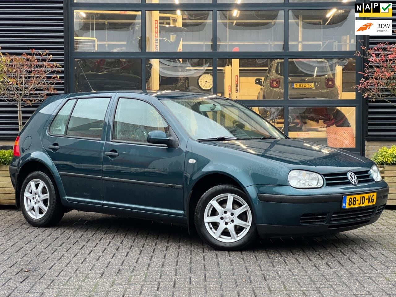 Volkswagen Golf - 1.4-16V Comfortline Airco|Trekhaak|Lmv|New Apk|Nap|Boekjes - AutoWereld.nl