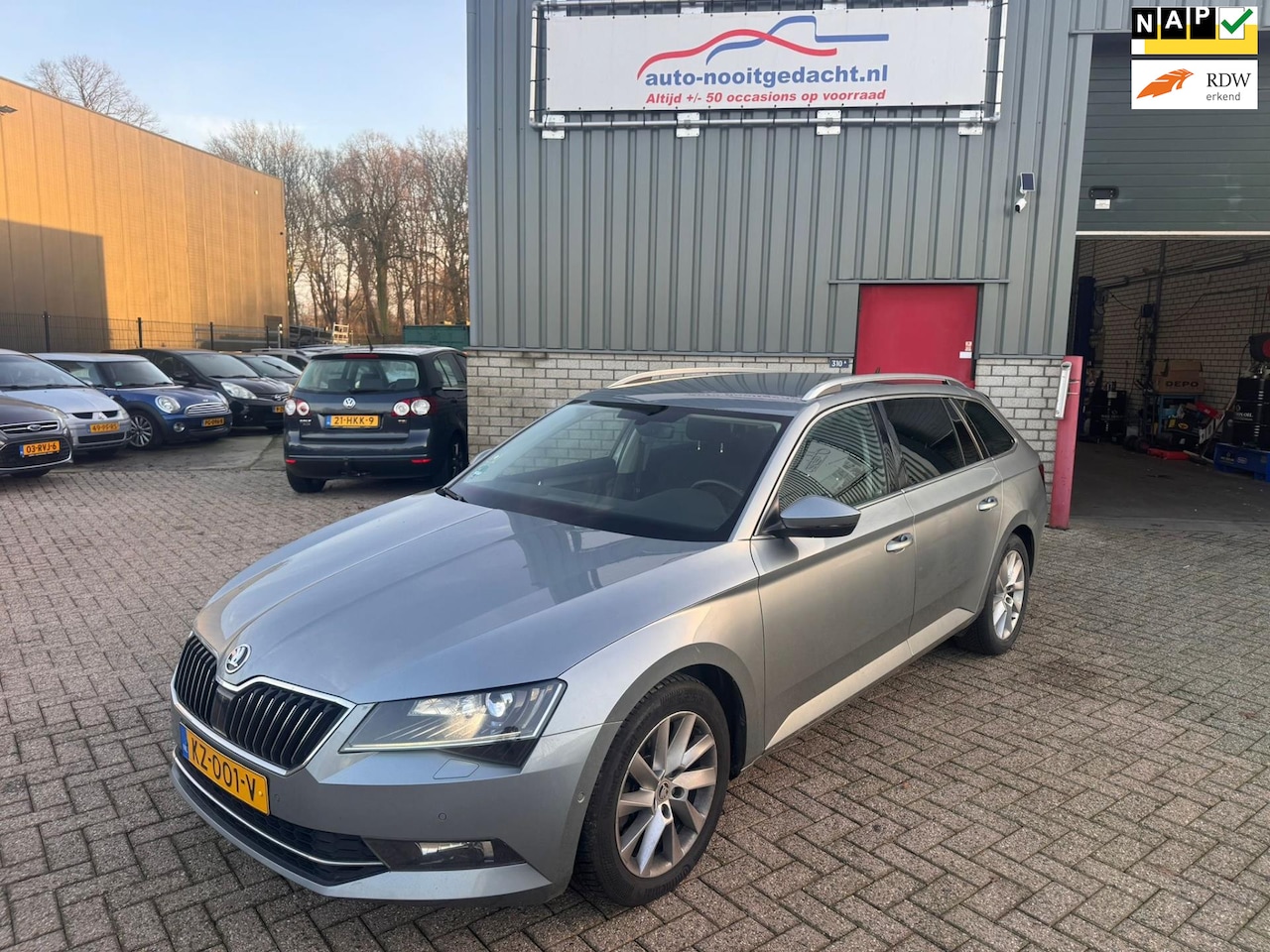 Skoda Superb Combi - 1.6 TDI Style Business 1.6 TDI Style Business - AutoWereld.nl