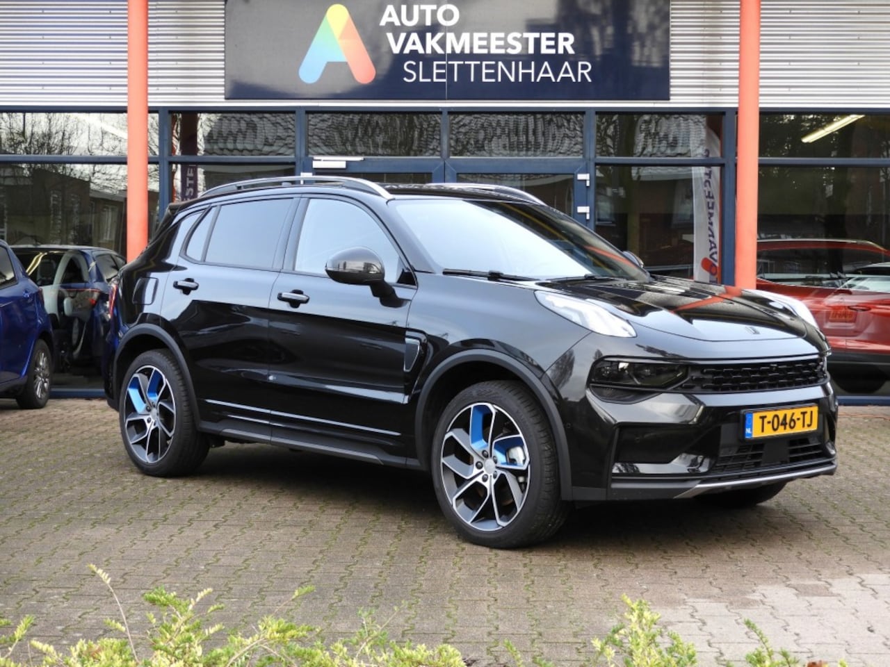 Lynk & Co 01 - 2023 1.5 Plug-In Hybrid 262PK Black-Lined + zwarte hemel - AutoWereld.nl