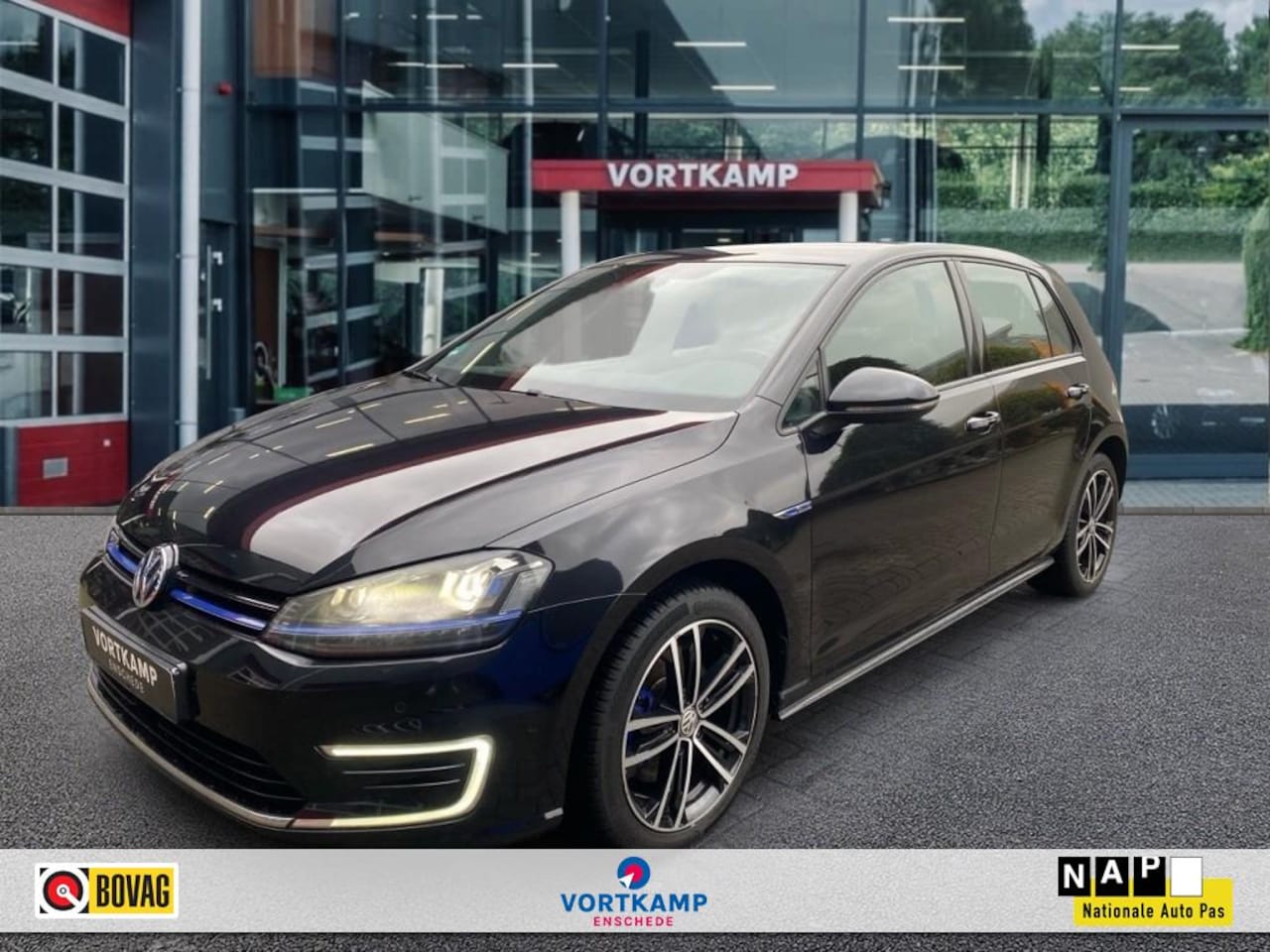 Volkswagen Golf - 1.4 TSI DSG GTE TREKHAAK/CAMERA/NAVI/ACC/CARPLAY - AutoWereld.nl