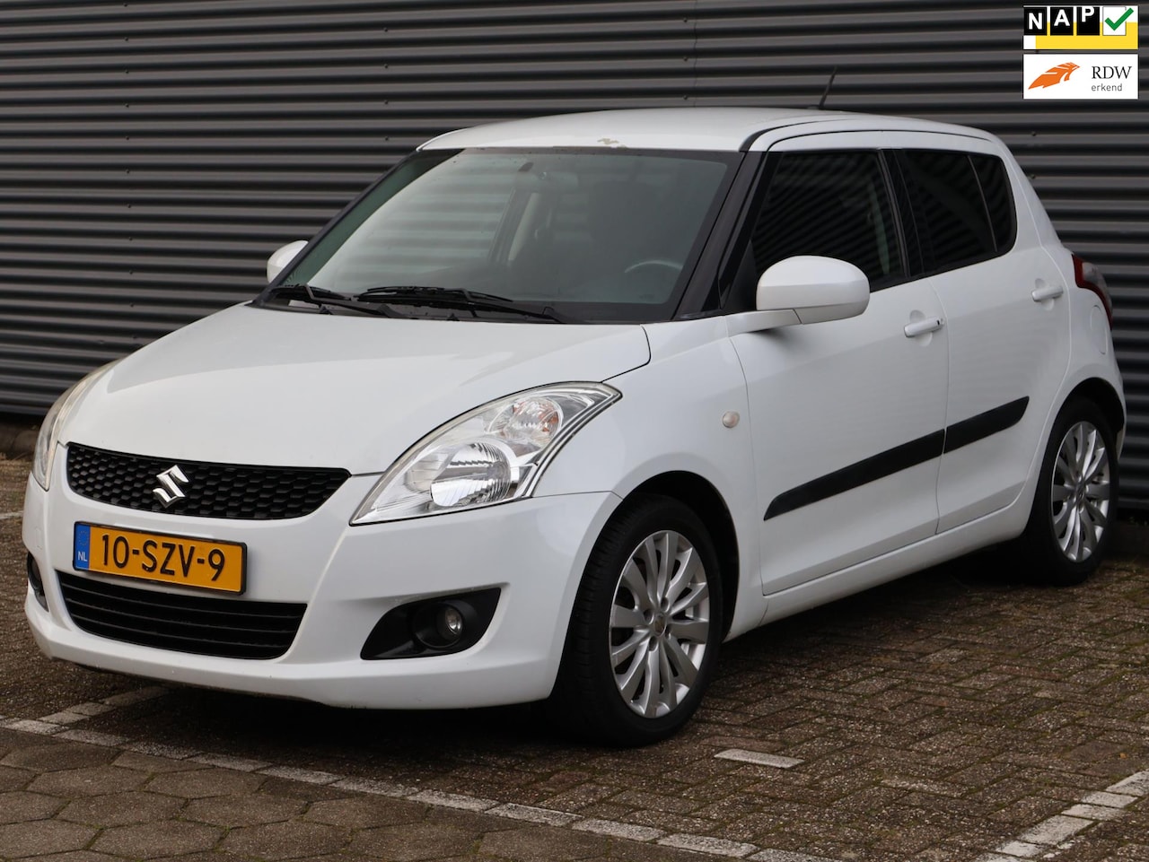 Suzuki Swift - 1.2 Exclusive EASSS|Keyless Entry|Cruise|Climate|2e Eigenaar - AutoWereld.nl