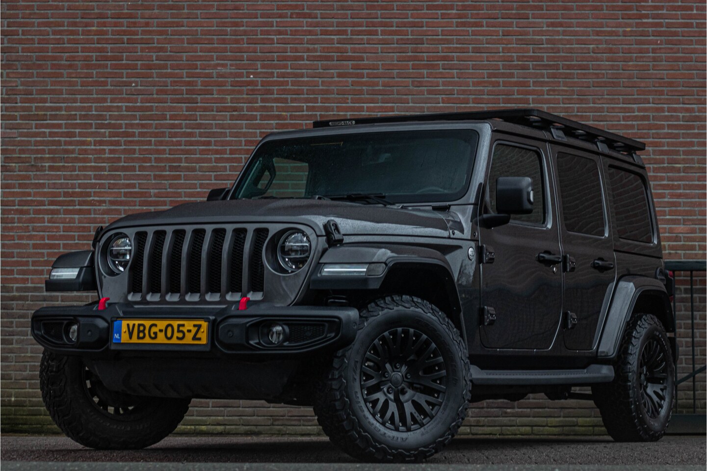 Jeep Wrangler - 2.0T Sahara VAN, Kahn velgen, Stoel & Stuurverwarming, Trekhaak, Keyless, Rhino Rack. - AutoWereld.nl