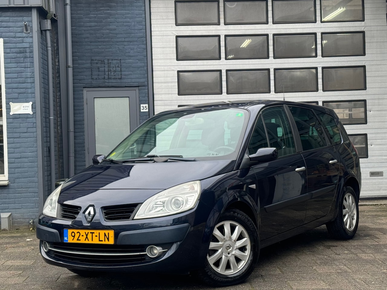 Renault Grand Scénic - 2.0-16V Tech Line | Clima | Cruise | Navi | APK - AutoWereld.nl