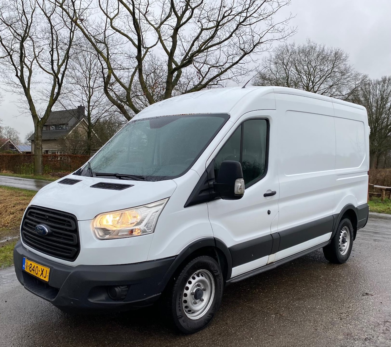 Ford Transit - 350 2.2 TDCI L2H2 Ambiente 350 2.2 TDCI L2H2 Ambiente - AutoWereld.nl