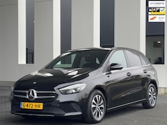 Mercedes-Benz B-klasse - 180 Business Solution Plus AUTOMAAT , 1 e eigenaar, digitaal cocpit, nl auto met nationale