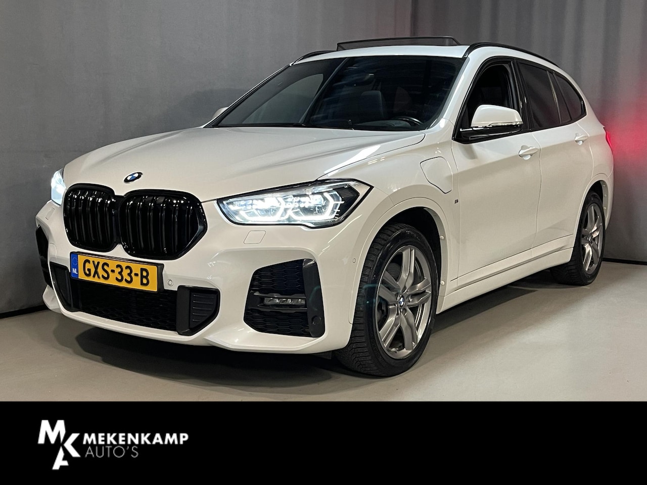 BMW X1 - xDrive25e High Executive M Sport 18"/Panoramadak/Head-up/Adaptieve cruise/Sportstoelen/Sto - AutoWereld.nl