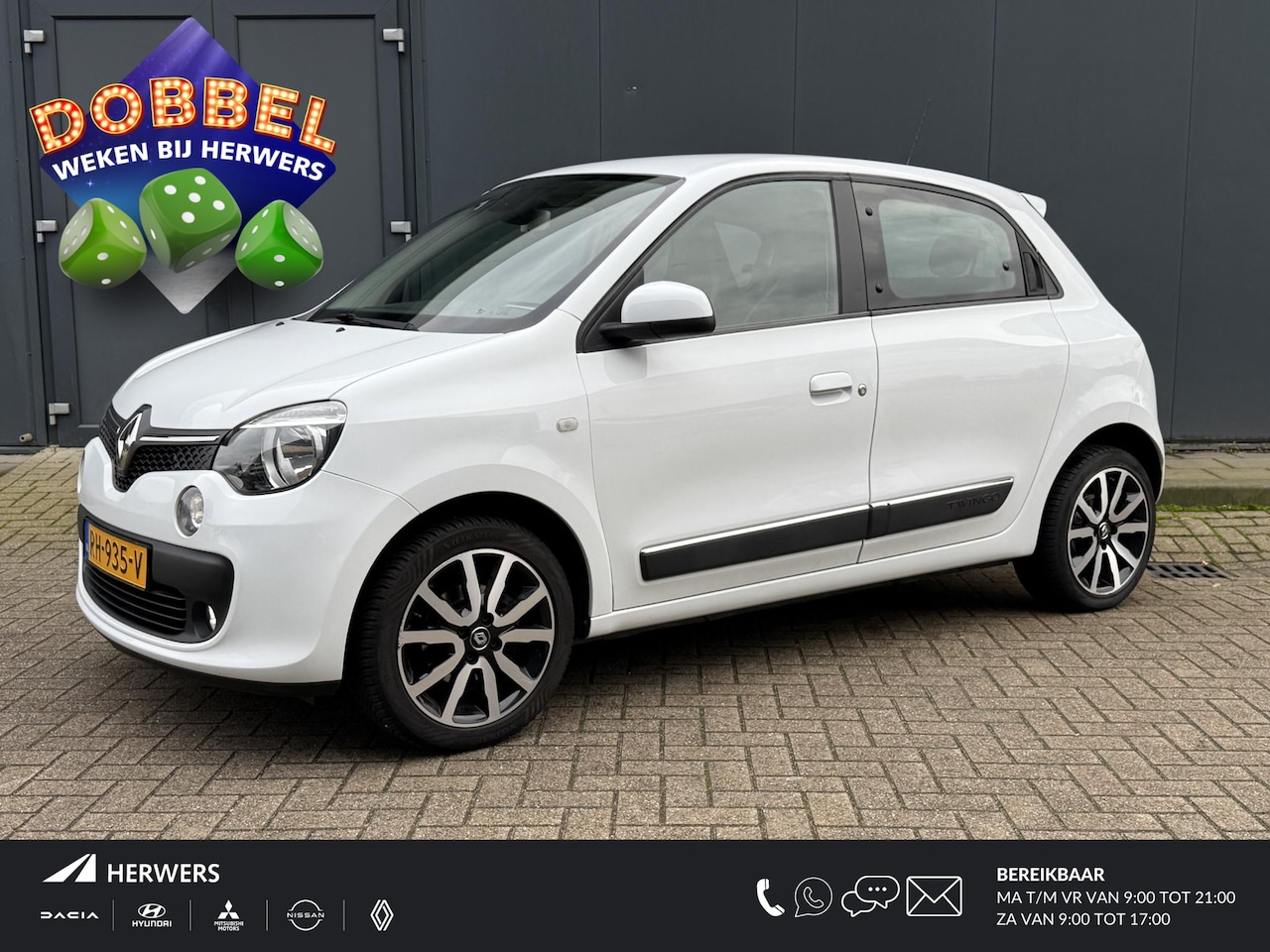 Renault Twingo - 1.0 SCe Intens Automaat / Airco / Navigatie / Achteruitrijcamera / Cruise Control / DAB / - AutoWereld.nl